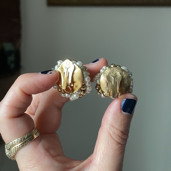 Vintage faux pearl and gold clip ons - Picture 3 of 3